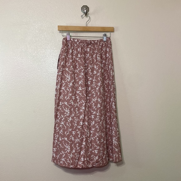 Urban Romantics - Pink & White Floral Midi Wrap Skirt - Picture 13 of 14
